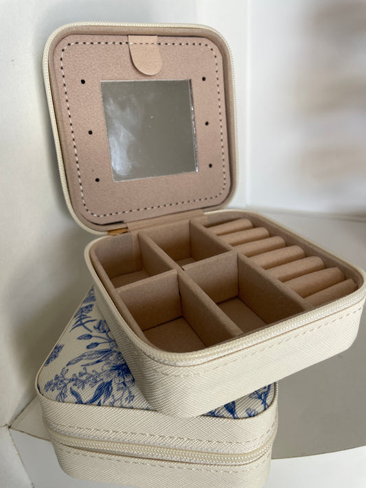 Travel jewelry box